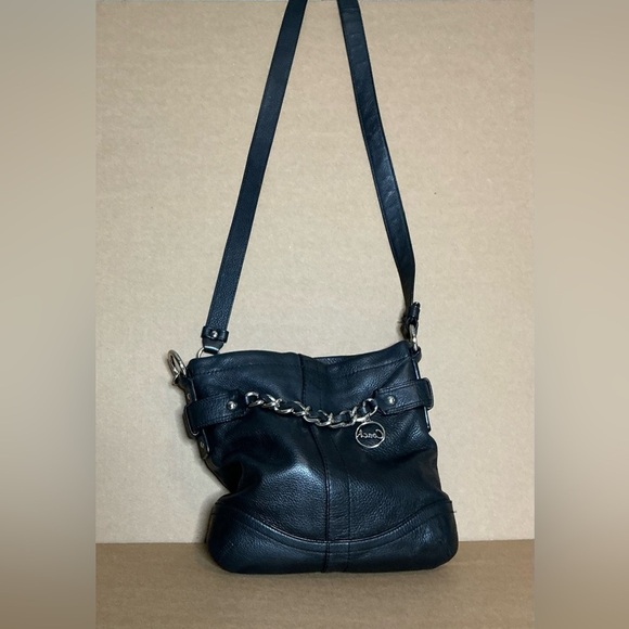 Y2K vintage Coach Black Leather Crossbody with Silver Chain - Picture 2 of 9